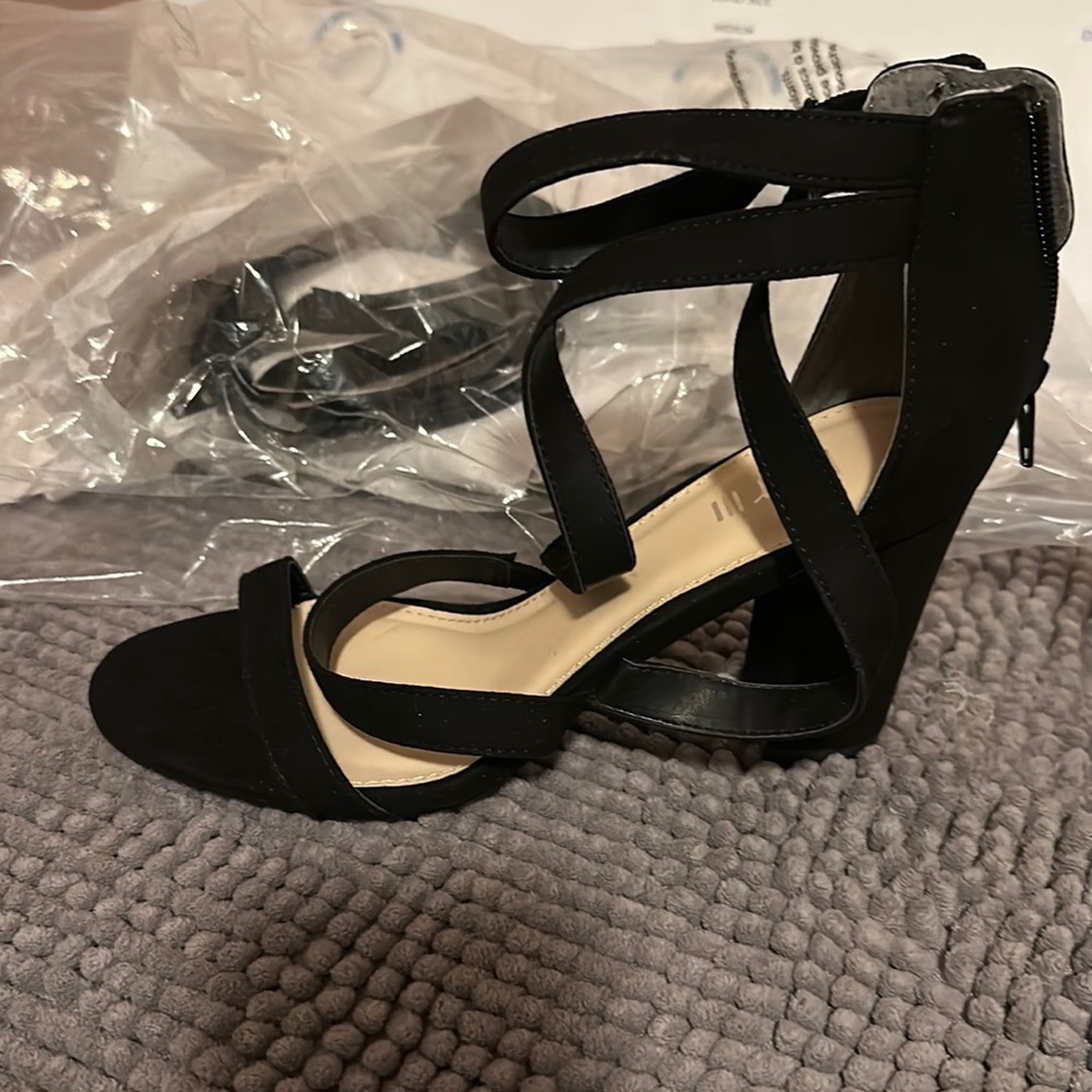 Nwt barIII heels